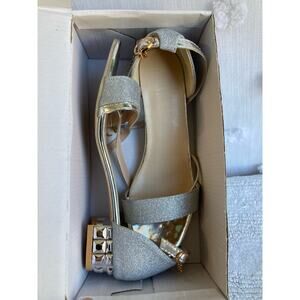 Women’s Sparkly Silver Flat Dress Sandals Size 8 new in box